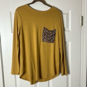 Zenana Women’s L Gold Blouse with Leopard Print Pocket
